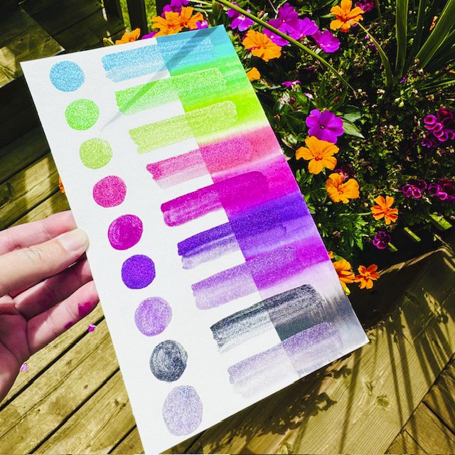 Handmade_Paint_Set_With_Glitter.jpg