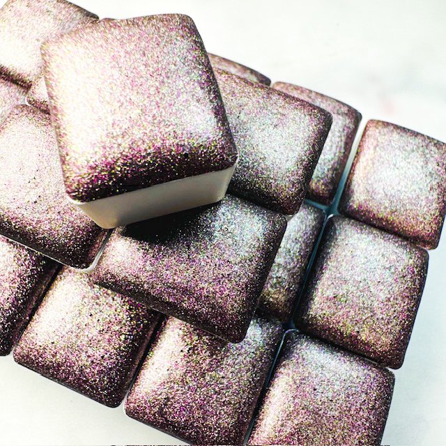Shimmering_Watercolor_Paints_With_Glitters.jpg