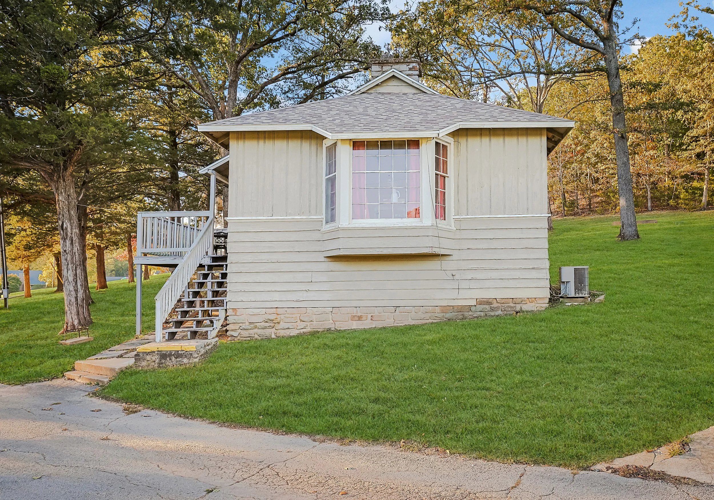 Cabin 352_25-1.jpg
