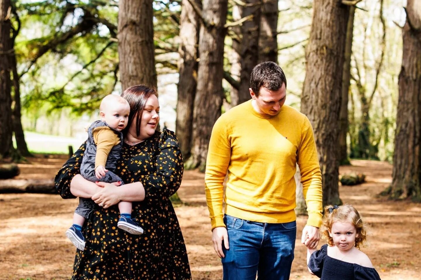 I had the absolute pleasure of shooting a small family shoot for @_holly_lawlor_ recently, a wonderful short session that was nice and relaxed. We spent about an hour strolling around #KillineyHill capturing some nice moments of a happy and loving fa