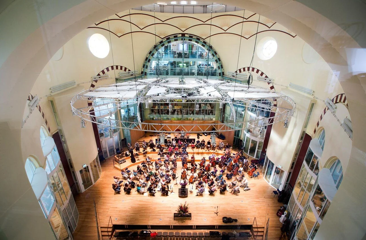 Mussorgsky/Ravel Pictures at an Exhibition & Ravel's Bolero