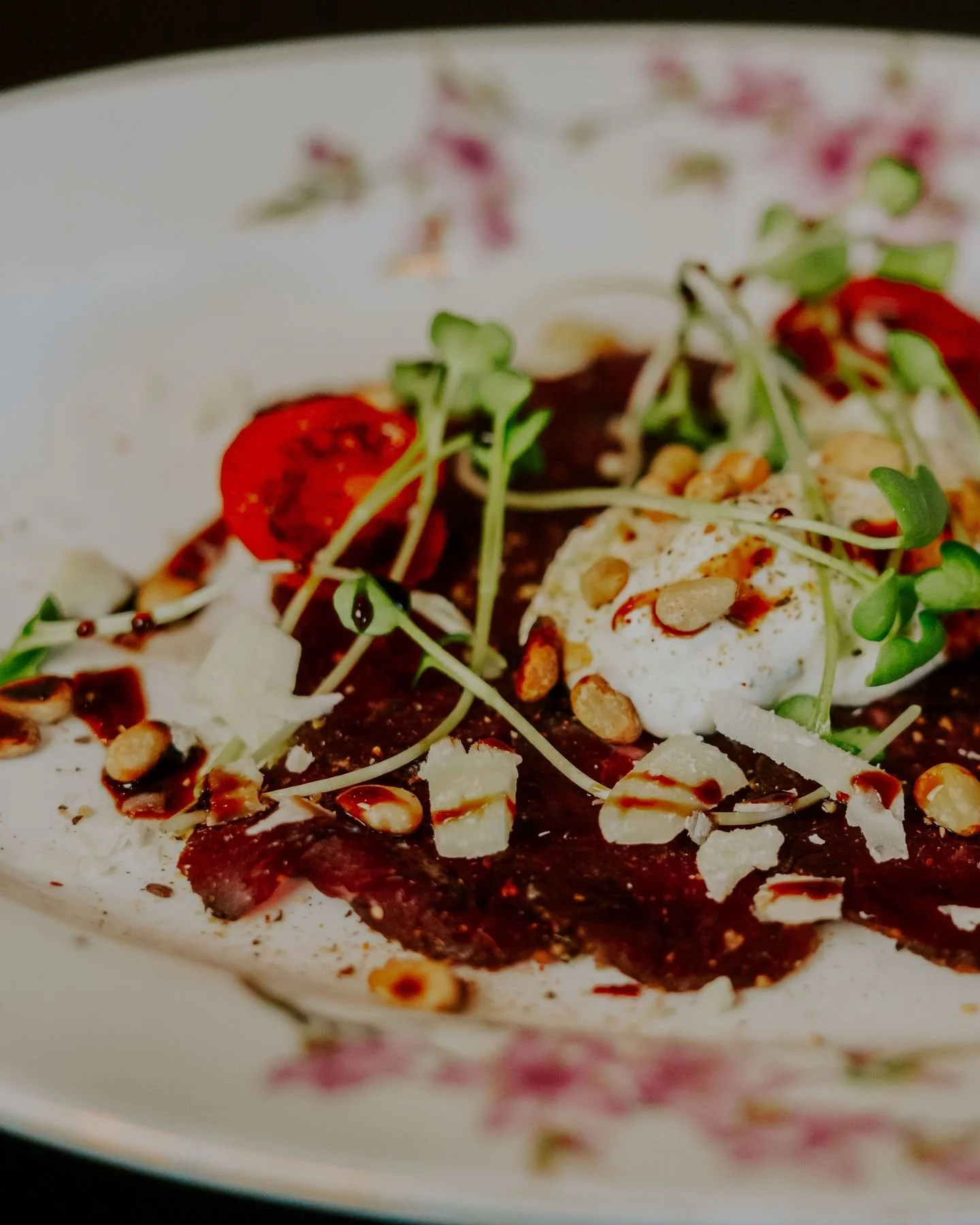 L&rsquo;automne s&rsquo;installe et notre menu se pare de saveurs fra&icirc;ches et r&eacute;confortantes, parfaites pour la saison.

Profitez de ce moment pour d&eacute;couvrir notre carpaccio de bison : cr&egrave;me fouett&eacute;e au parmesan, noi