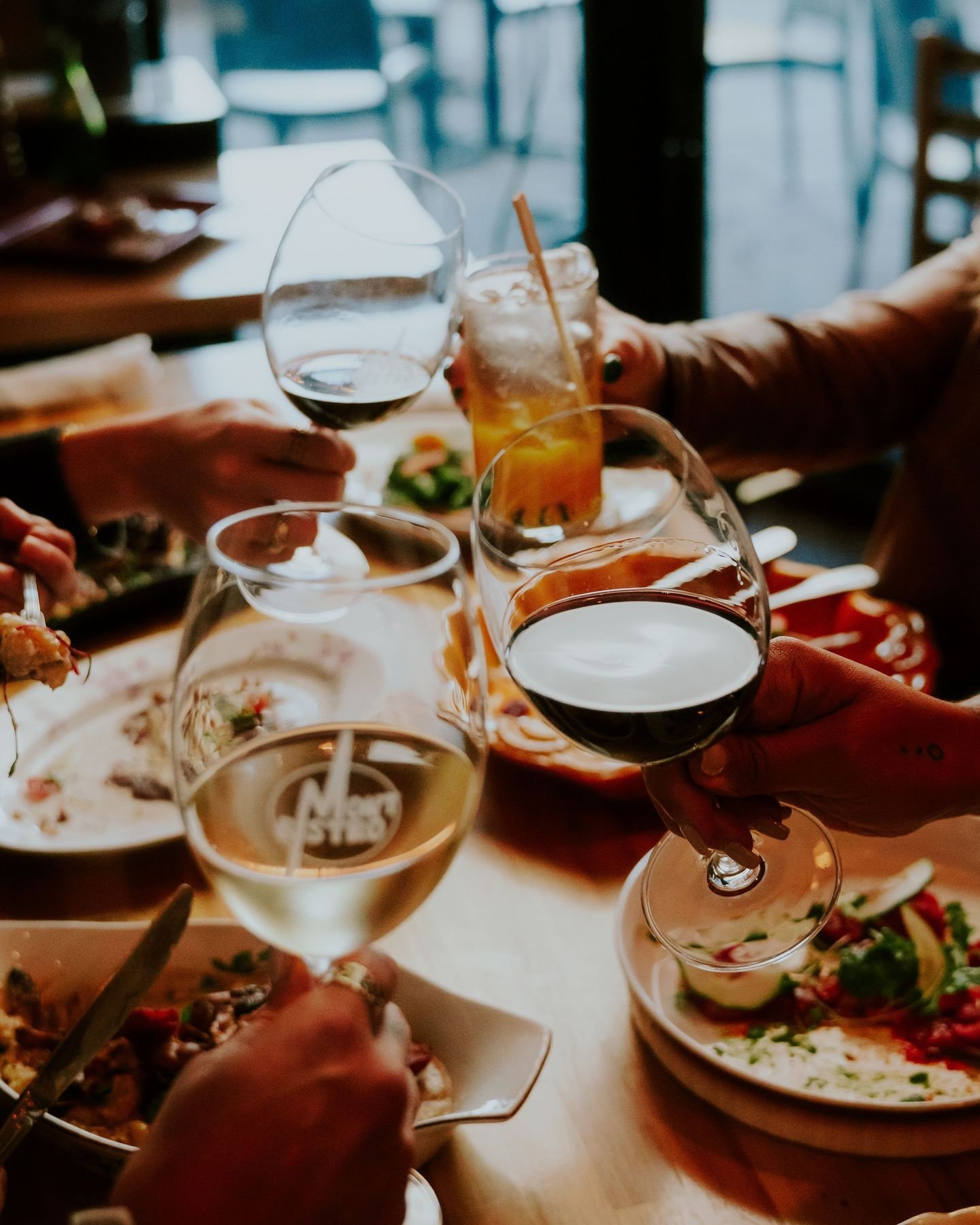 Les f&ecirc;tes approchent &agrave; grands pas et l&rsquo;ambiance ici s&rsquo;annonce festive ! 🌲

Petit rappel amical : pensez &agrave; r&eacute;server &agrave; l&rsquo;avance votre moment avec nous, car nous risquons d&rsquo;&ecirc;tre bien occup