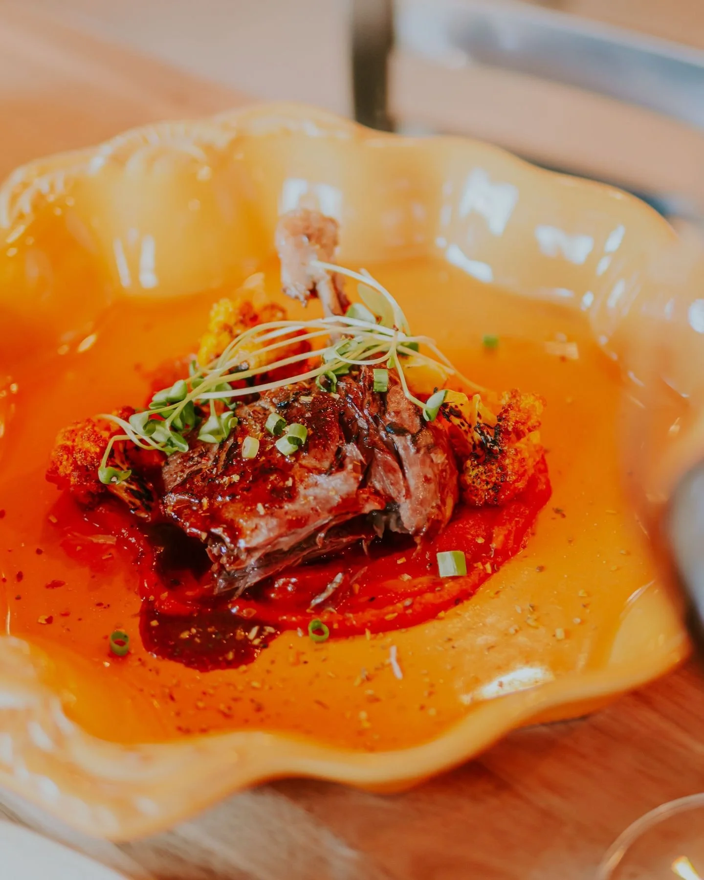 ✨ Nouveau menu du soir, nouvelle raison de se r&eacute;galer.

Parmi les plats qui volent d&eacute;j&agrave; la vedette : notre cuisse de canard confite, servie sur une pur&eacute;e de chou-fleur, chou-fleur frit &amp; l&eacute;gumes du moment &mdash