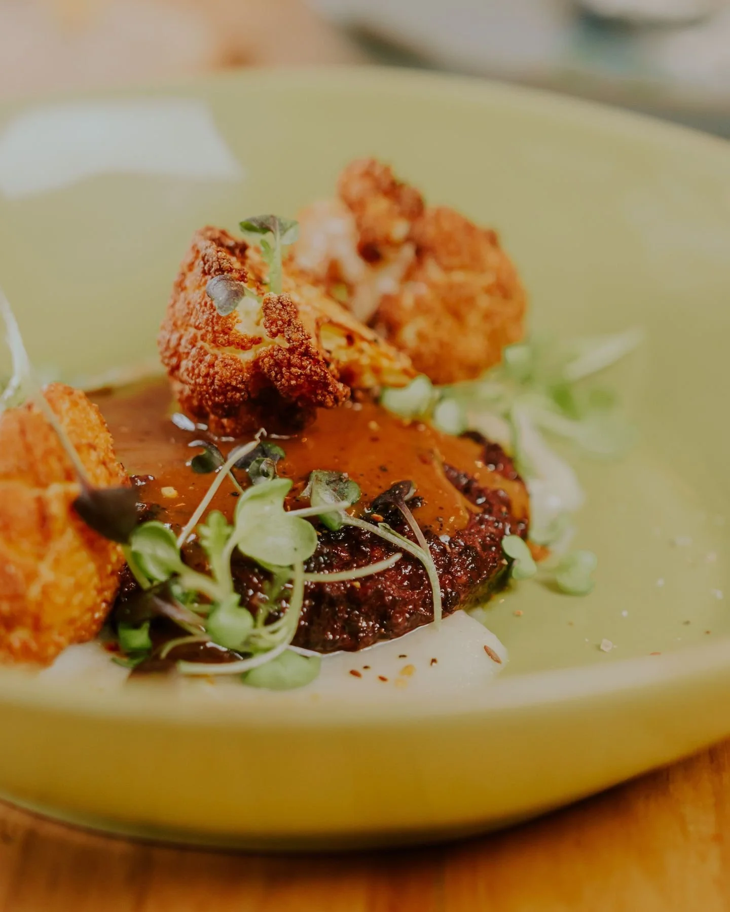 Une nouveaut&eacute; s&rsquo;est r&eacute;cemment ajout&eacute;e &agrave; notre menu table d&rsquo;h&ocirc;te du soir : notre boudin maison! 

Accompagn&eacute; d&rsquo;une sauce au vin rouge, de choux-fleur frit et d&rsquo;une pur&eacute;e de choux-