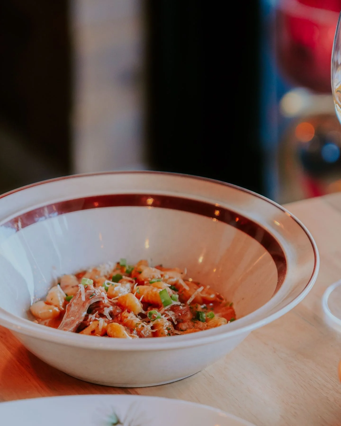 Il y a toujours ce plat qu&rsquo;on n&rsquo;oublie pas. Celui qu&rsquo;on recommande &agrave; tout le monde, qu&rsquo;on r&ecirc;ve de retrouver au menu ou qu&rsquo;on commanderait les yeux ferm&eacute;s encore une fois. 

Lequel a marqu&eacute; votr