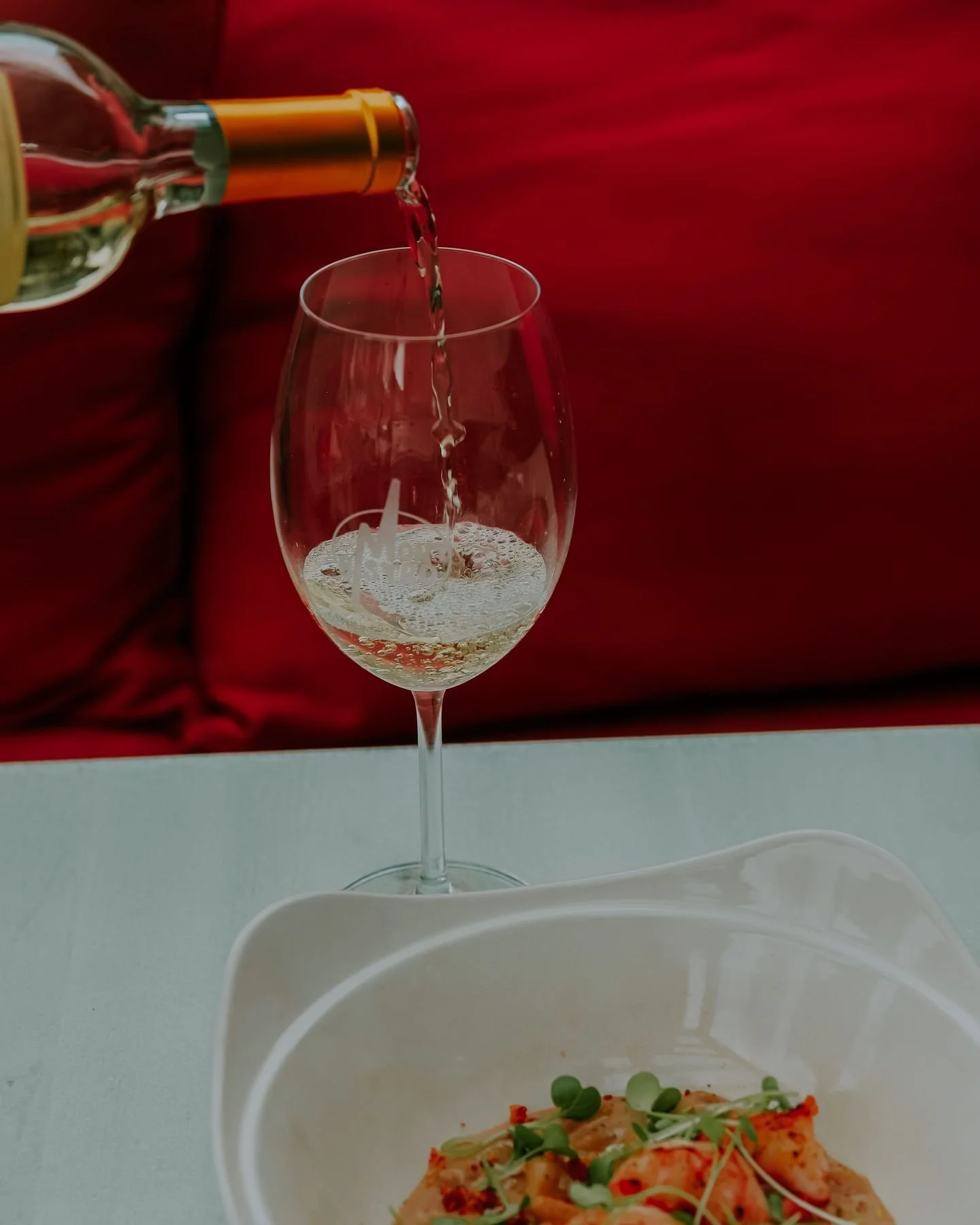 Il y a quelque chose de particuli&egrave;rement agr&eacute;able &agrave; d&eacute;couvrir un vin qu&rsquo;on ne retrouve pas partout. 🍇

Ici, notre carte fait la part belle aux importations priv&eacute;es. De v&eacute;ritables petites trouvailles so