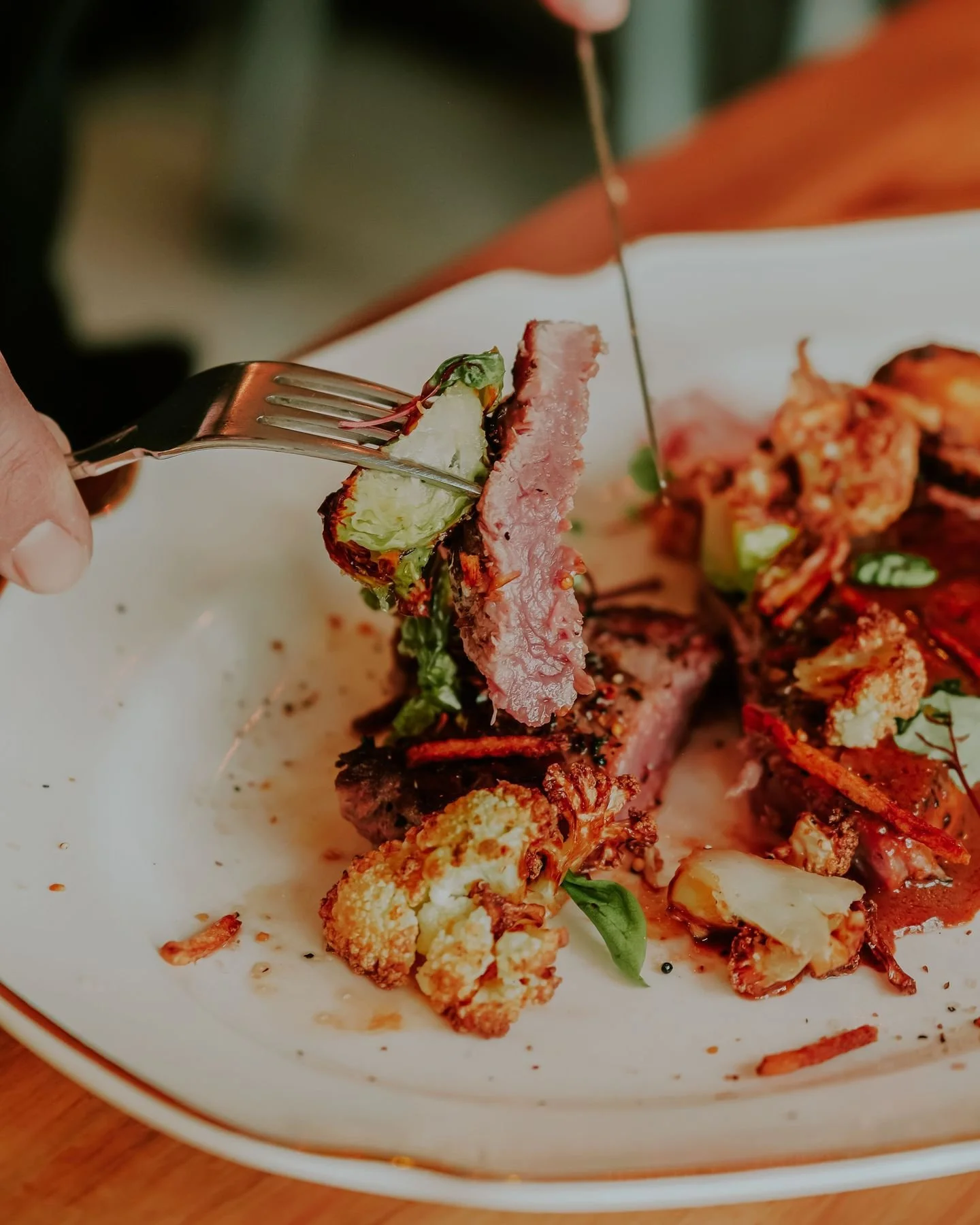 Certains viennent chez Mont Bistro pour le vin.

D&rsquo;autres pour les plats de saison.

Puis il y a les fans d&rsquo;assiettes de viande gourmandes, qui savent qu&rsquo;ils sont g&acirc;t&eacute;s chez nous. 🥩🍴

#MONTBRISTRO #saintsauveur #resta