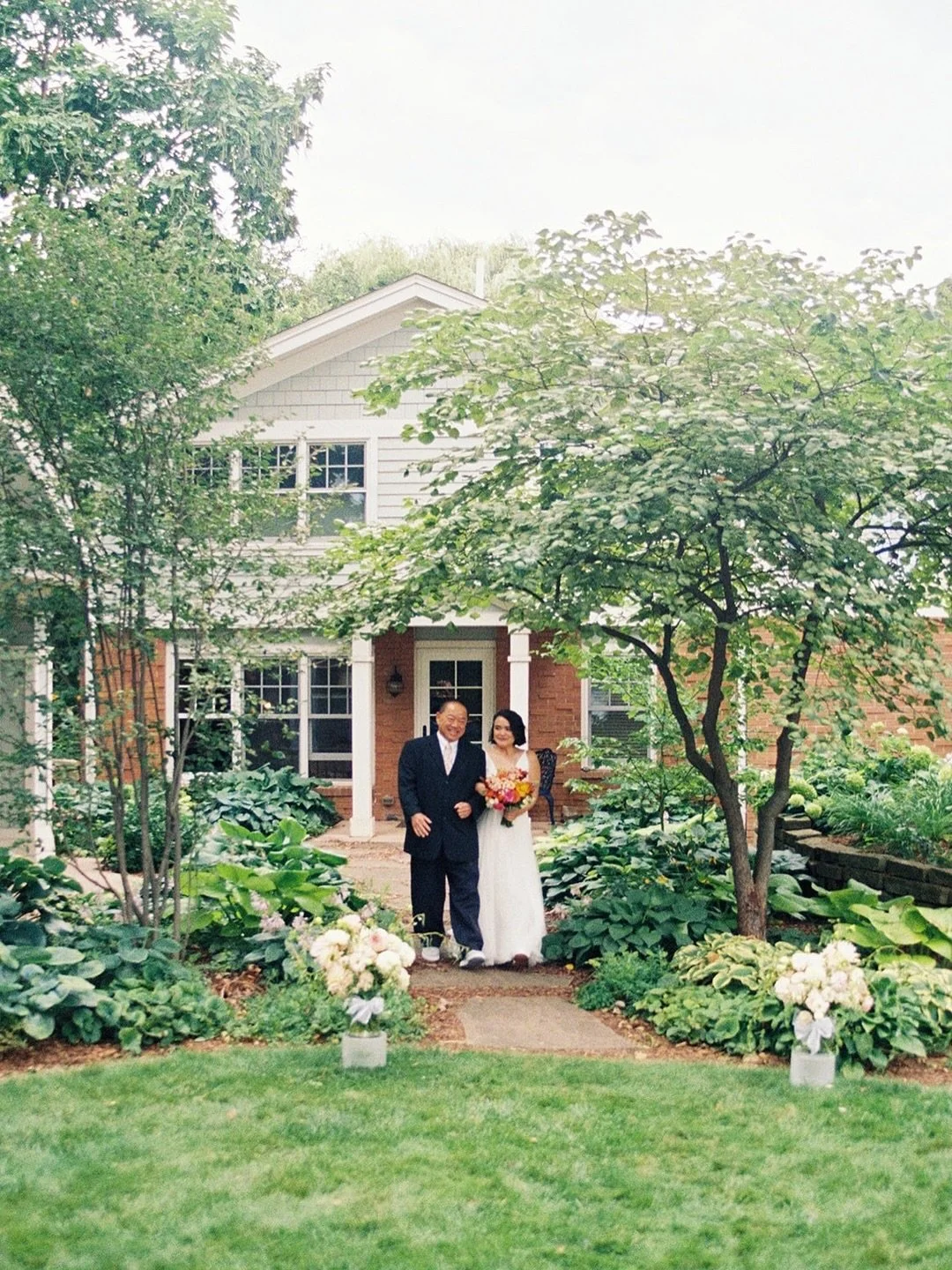 Film photos are in from E + L&rsquo;s backyard wedding, and I am over the moon.
⠀⠀⠀⠀⠀⠀⠀⠀⠀
Backyard weddings (in any form) are so, co close to my heart. Even if it&rsquo;s a family member&rsquo;s residence - there are usually little corners of memorie