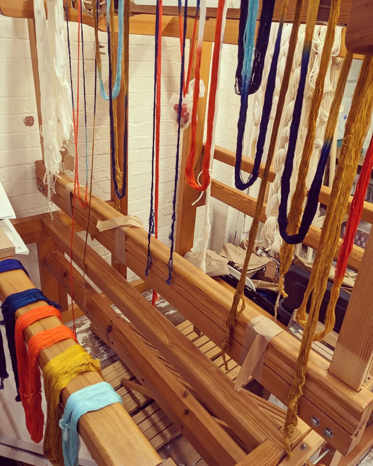 My biggest loom has become a drying rack!  Its good to be creating new work again.  This will eventually be on its way to @cavalierofinn gallery for @collectartfair 2023! 
.
.
.
.
.
#textiles #weaver #yarn #design #craft #weaving #artisan #contempora