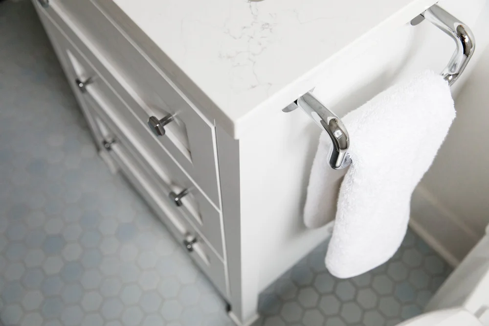 How to Maximize Storage in Small Bathrooms