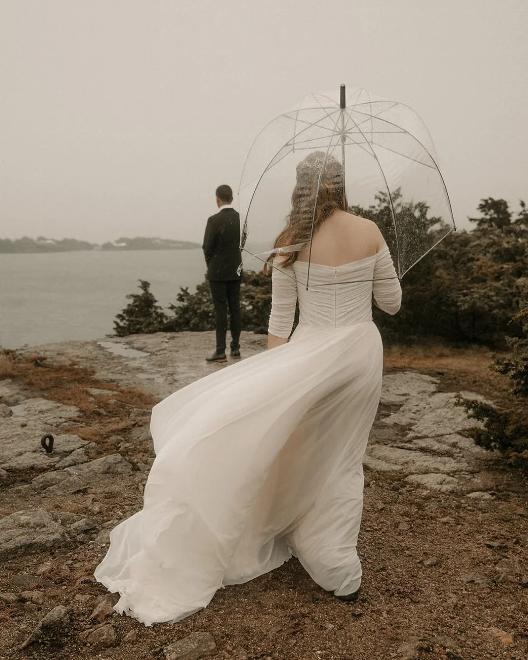 Considering a first look but you&rsquo;re not sure if it&rsquo;s the right choice for you and your partner? Let&rsquo;s chat!

First&hellip; what is a first look?! A first look is a private, pre-ceremony moment where you two see each other for the fi