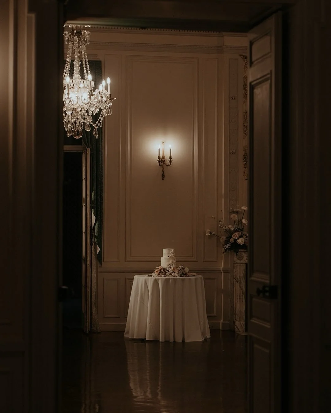 Where French Ch&acirc;teau meets New England summer

Photography &amp; Videography: @talesofsonder
Venue: @glenmanorhouse
Catering &amp; Cake: @morinscatering
Rentals: @creativeambianceevents 
Florals: @begrowco
DJ: @matt_zocco @hi_nrg_sound_producti