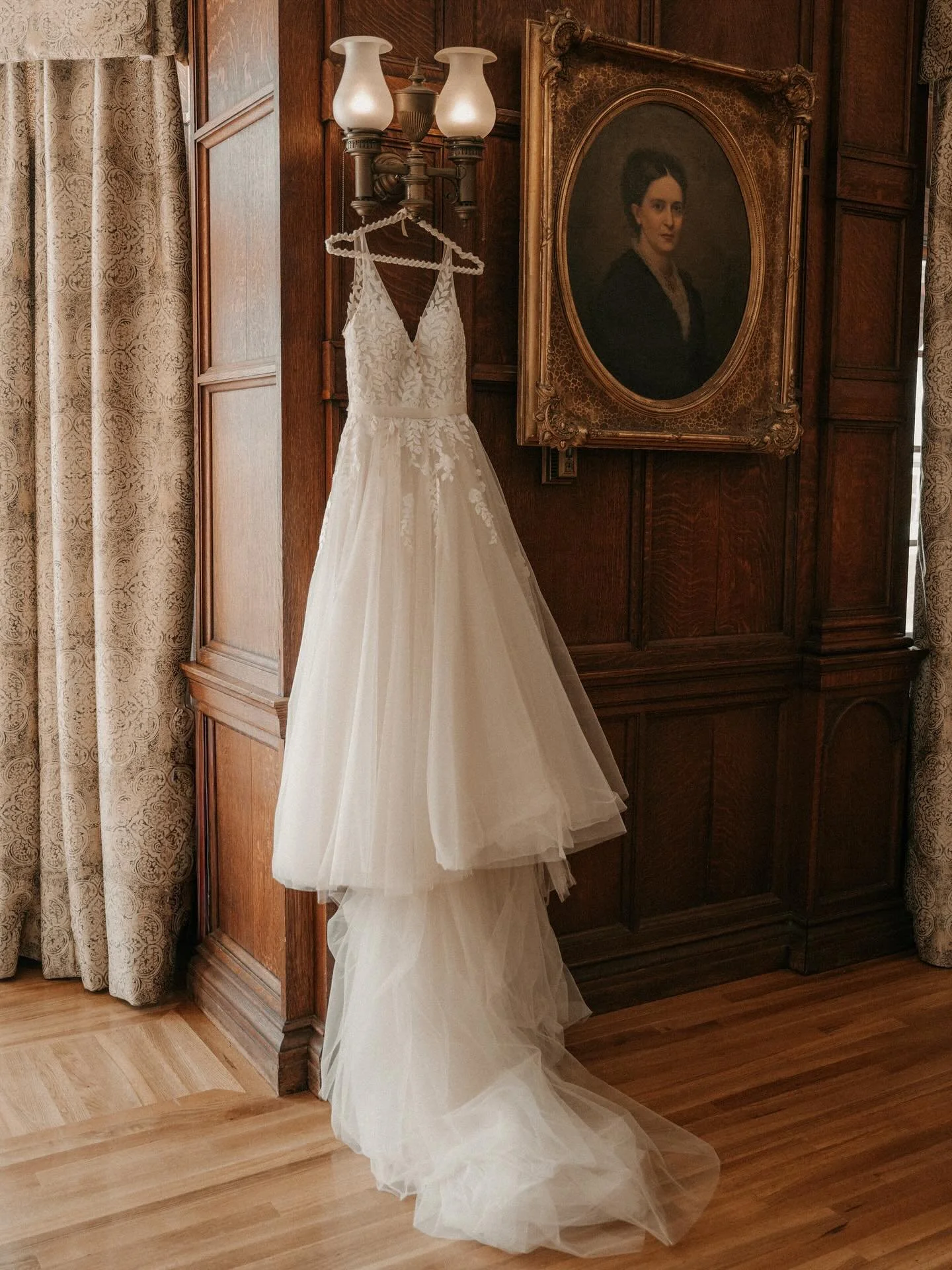 the calm before 

Venue: @themansiononturnerhill 
Photography: @talesofsonder 
Dress: @tulle_bridal 
Florals: @melonrose.peachdoor 
Suit: @indochino 
Make-Up: @jacquelynsabella @beautybyamaria 
Hair: @lux_salonandspa @paigeb.styles @blowoutsandmimosa
