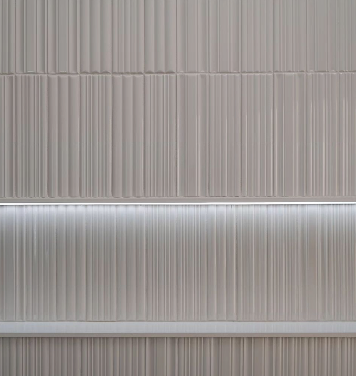 linear texture of the In Collection 
 designed by @hermogenodesigns. ⁠

Featured Tile: In Cream IN121530⁠
⁠Contractor & Developer: @andres.construction⁠
Realtor: @justinmarlang @therealgroup_⁠
Photographer: @neuefocus⁠