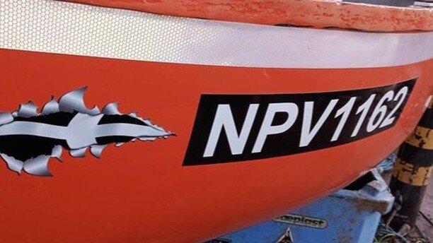 MISSING: punt NPV1162 from Cawsand beach this morning. Also NPV1163, white and blue. Please call 01752823998 if you have any information.

#pfsa #cawsandbeach #cawsandbay #cornwall #punt #missing