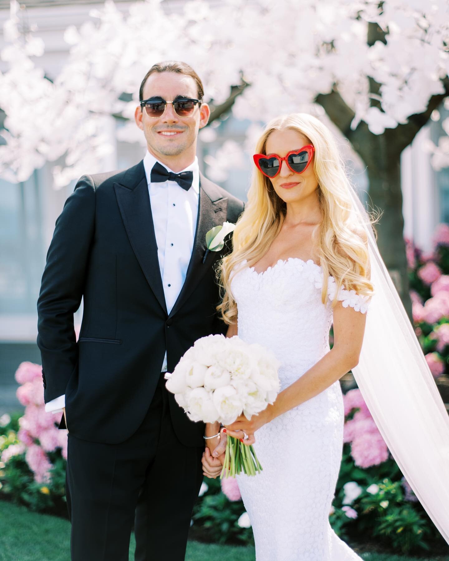 Style. 👌 @clara_swyers @eoghanl 
.
.
#kkerkorianweddings
#kkerkorianevents
#capecodweddingplanner
#capecodwedding
#July2022
.
.
📷 @perryvaile