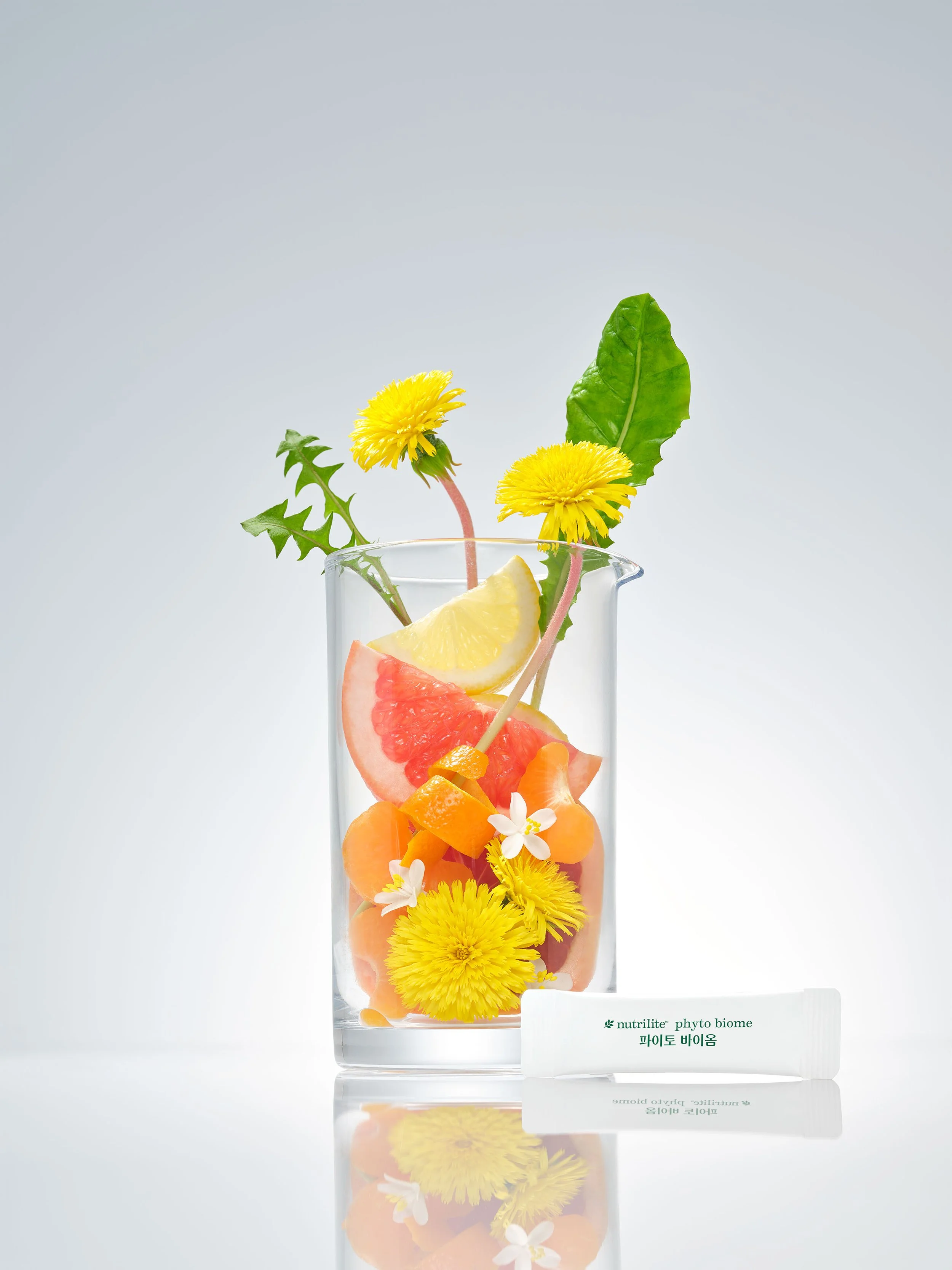 Nut_NG_Probiotic_P21_ProbioticsScienceIngredientsBeaker_1463.jpeg