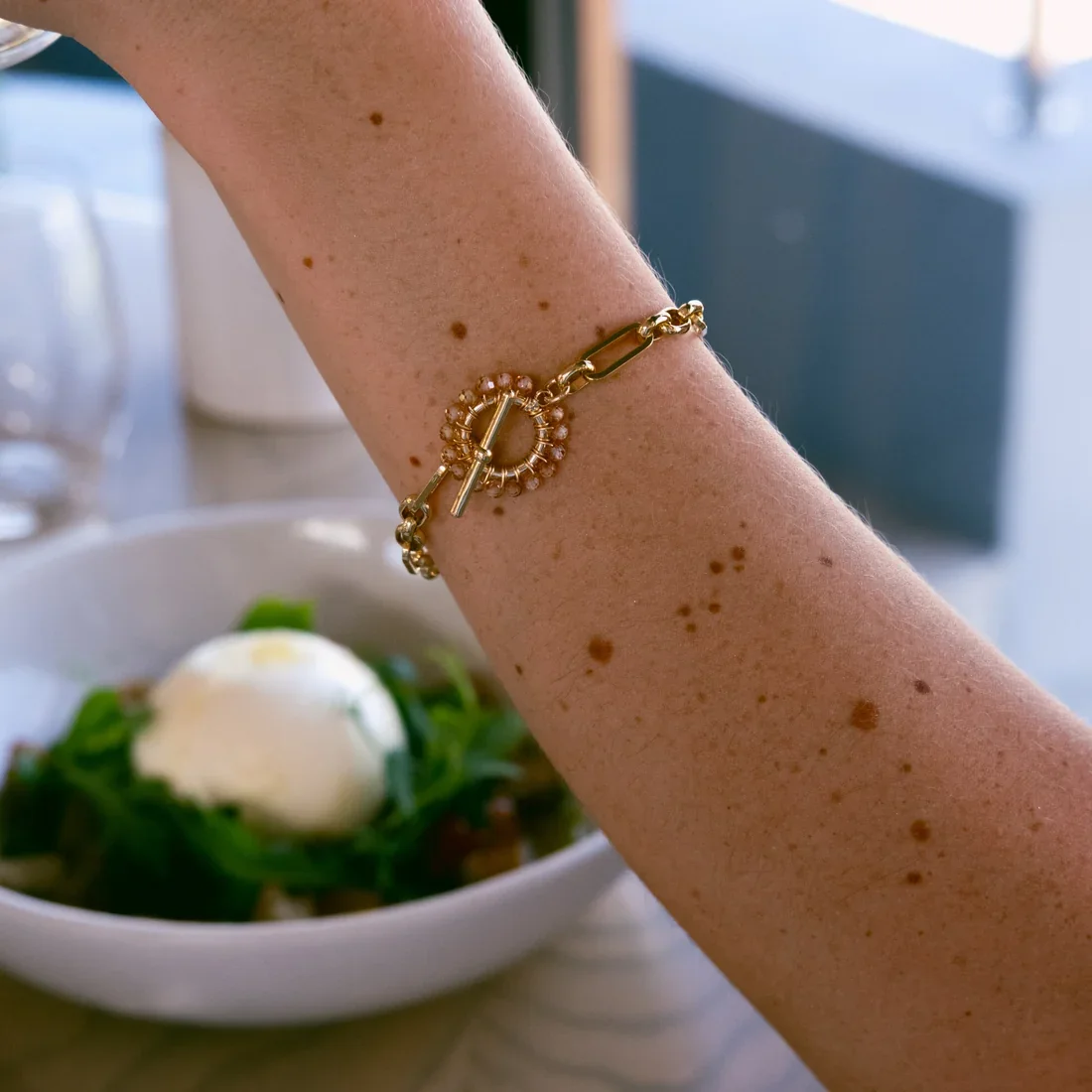 CHAMPAGNE FOB Bracelet model 1.webp