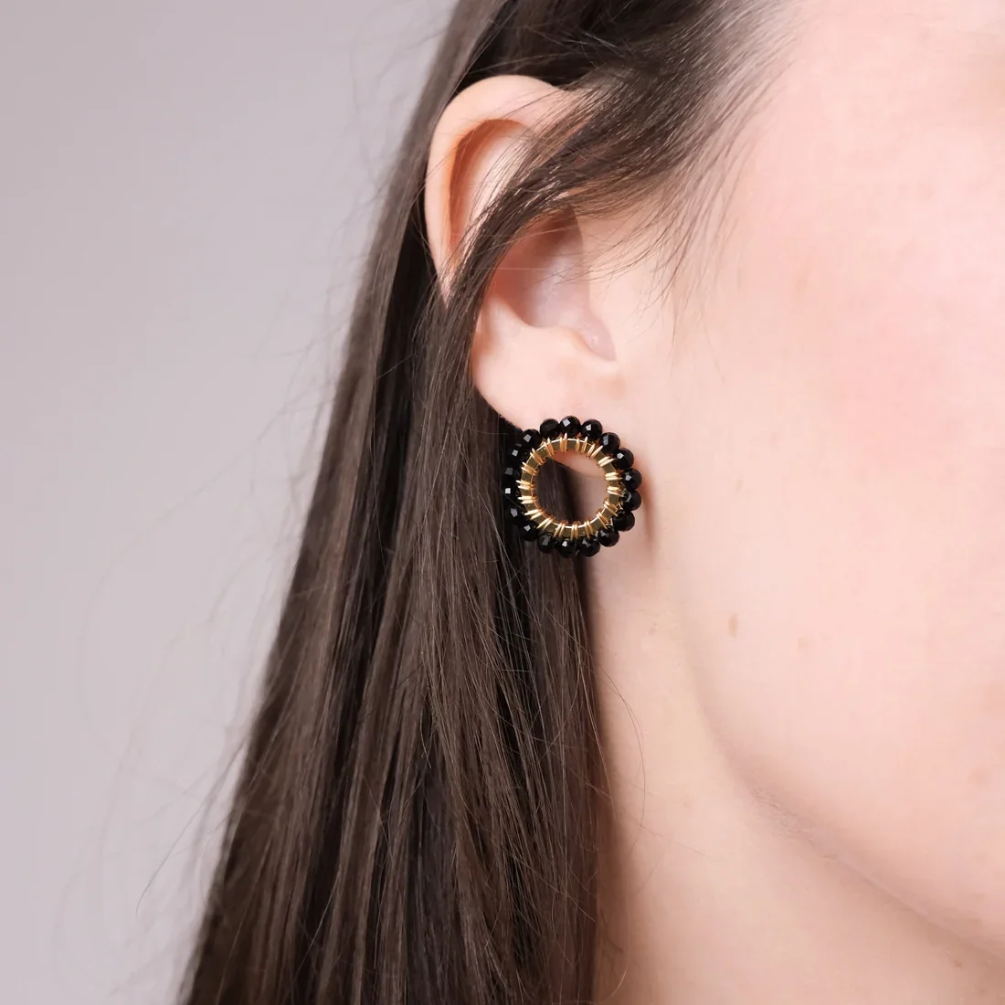Savuti Onyx Gem Stud Model.webp