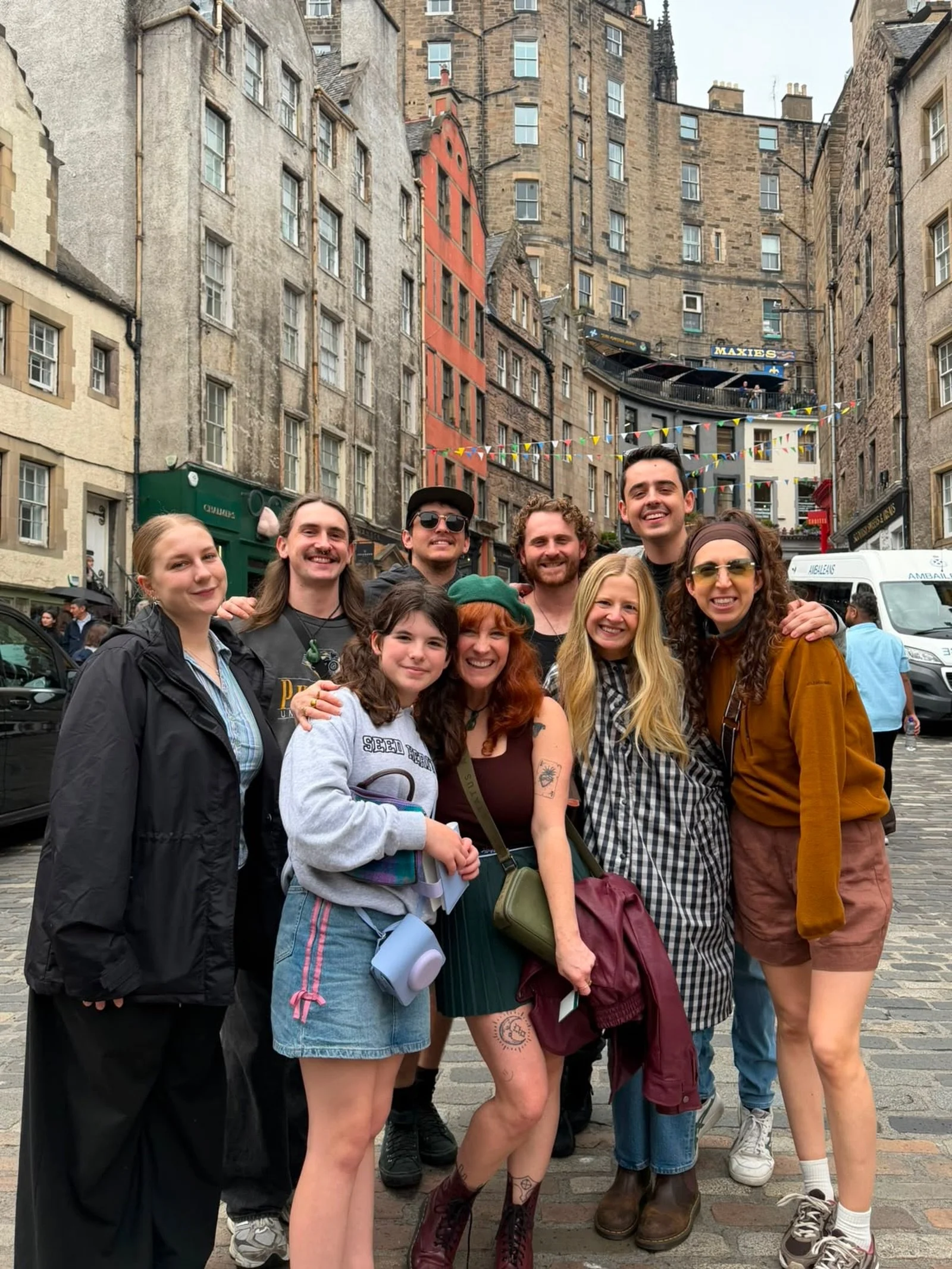 Edinburgh Day 1: Diagon Alley, Knoops &amp; JellyCats 😍🏴󠁧󠁢󠁳󠁣󠁴󠁿

We are are all speechless. Is it the city? Or is it the jet lag?

#luciacried #toffeebananarum #thebardenparty #nz