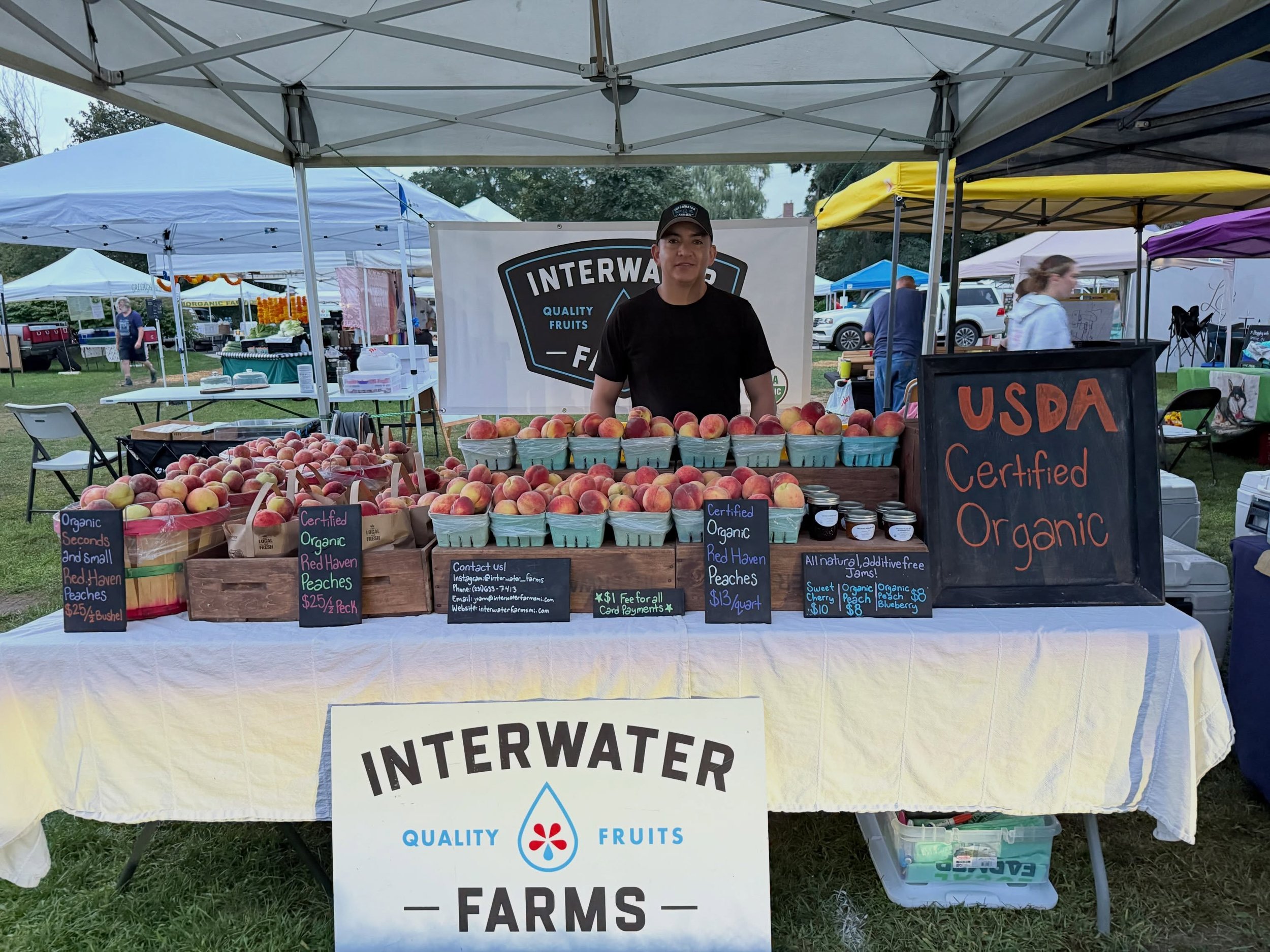 Come find us at @sarahardyfarmersmarket today until noon!

#farm #peach #organic #jam #northernmichigan