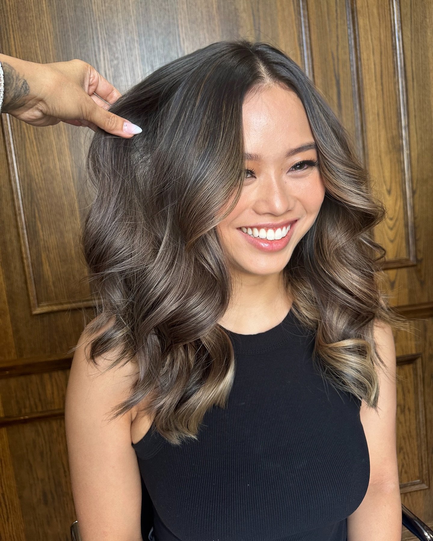 Her smile says it all!
Fresh balayage done by our very own @samiistylist 
What are you waiting for?
Bookings: 905-237-7988
Visit the link in bio to book online