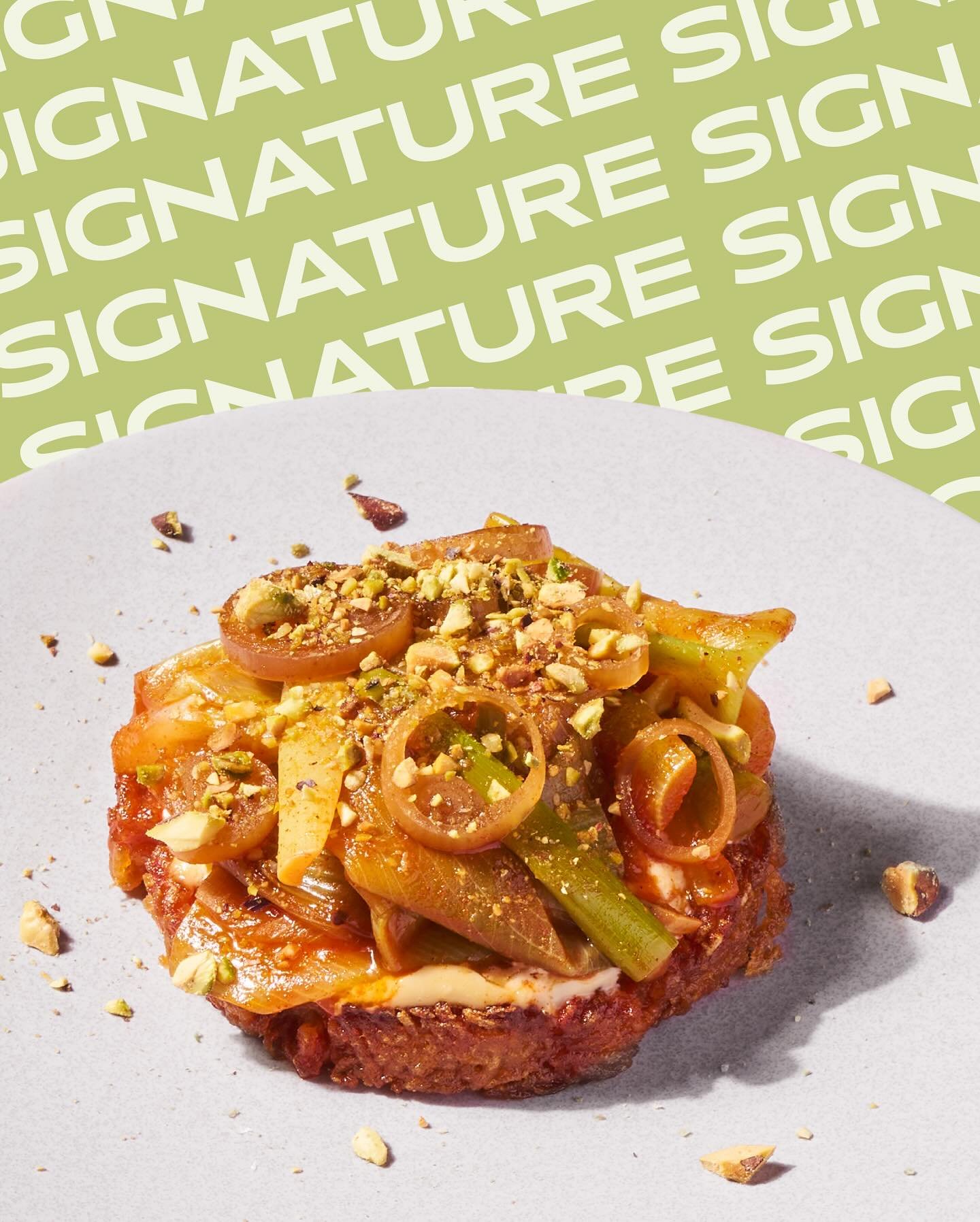 A fritter worth the hype. 🥔✨ It&rsquo;s our Naro signature&mdash;crispy potatoes, zesty scallions, and pistachio magic. Available for dine-in or to-go at #NaroNYC.

#Naro #RockefellerCenter #NYCRestaurants #KoreanCuisine  #CrispyPerfection