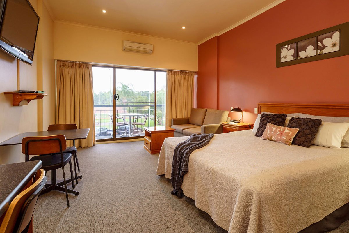 Renmark-Hotel-Accomodation-Riverview-Nanya-King-Room-1.jpg