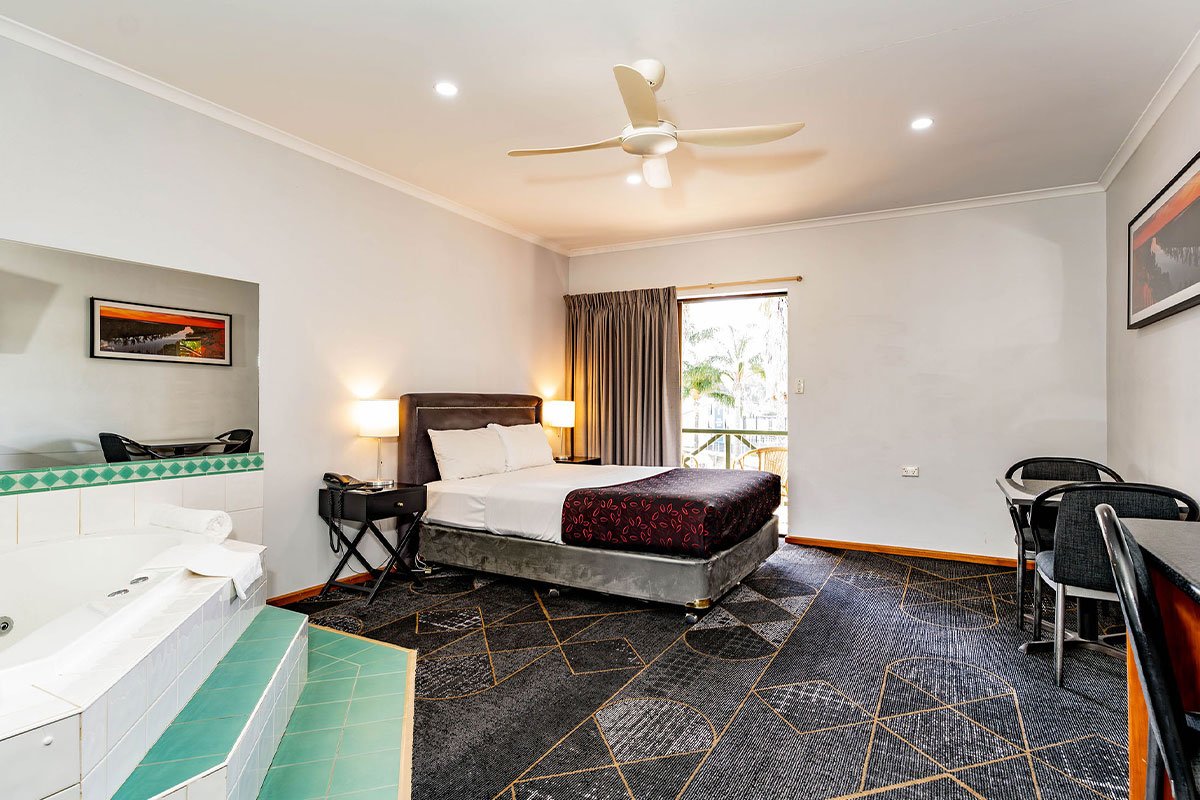 Renmark-Hotel-Accomodation-Riverview-Nanya-Spa-Room-1.jpg