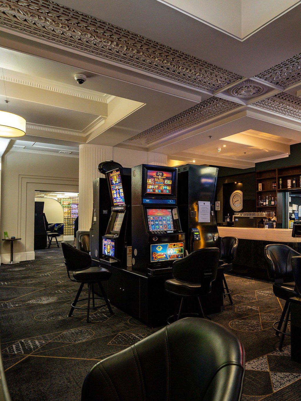 Hotel-Renmark-Main-Bar-Gaming-2.jpg