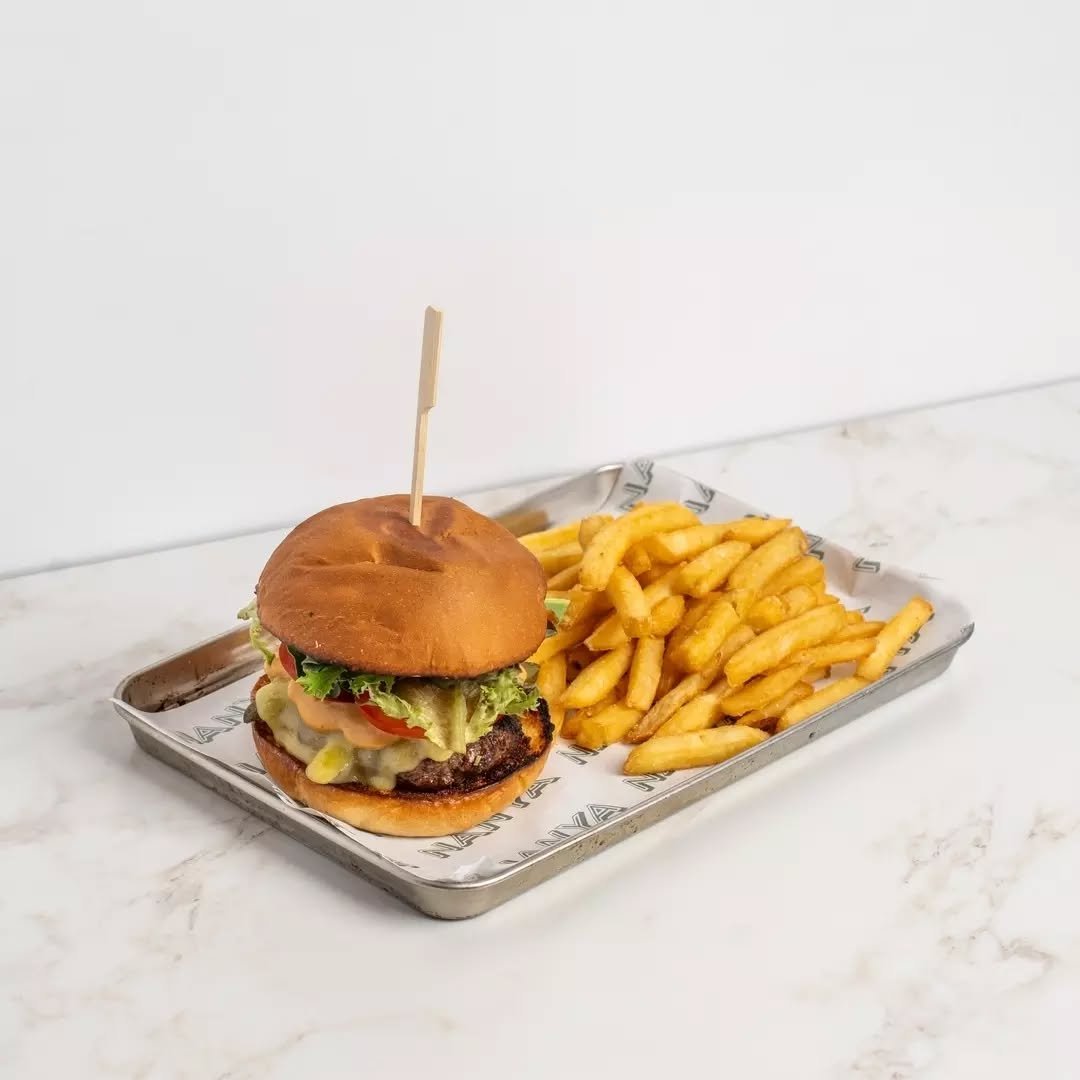 Pull up a chair and enjoy local produce, all your favourite foods, and warm Riverland hospitality at Hotel Renmark's Nanya Bistro. Check out our full menu through the link in our bio!