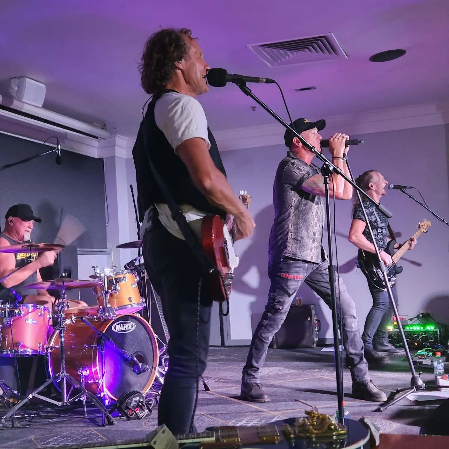 What A Night! 

Shannon Noll &mdash; you absolutely rocked the Main Bar last night. Thank you for an incredible performance! 

And a huge thank you to everyone who came out to support live music. The energy, the singalongs, the vibes &mdash; it was a