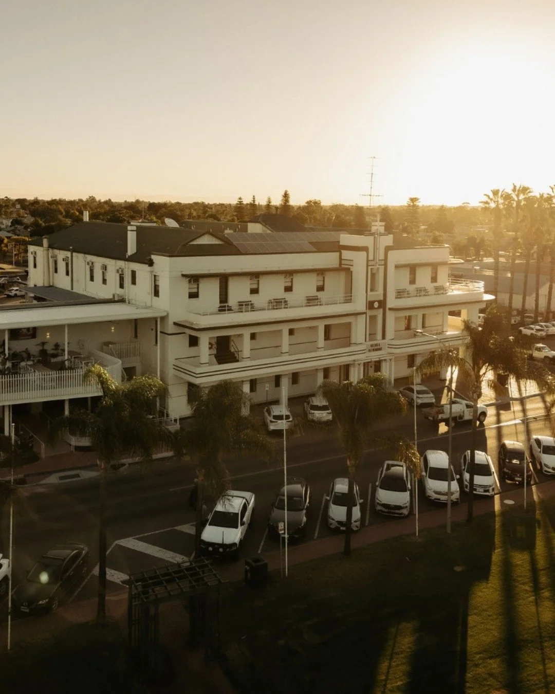 Searching for the ideal place to stay? Whether you&rsquo;re passing through or planning a Riverland escape, Hotel Renmark offers accommodation for every kind of guest &mdash; from cosy single rooms and beautiful river views to spacious family stays a