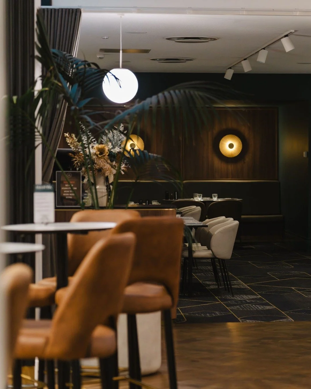 Heritage in the walls.
Art Deco in every detail.
A welcome that&rsquo;s unmistakably ours.

At Hotel Renmark, every visit is an invitation &mdash; whether it&rsquo;s your morning coffee, a long lunch, sunset drinks or dinner with friends.
Seven days 