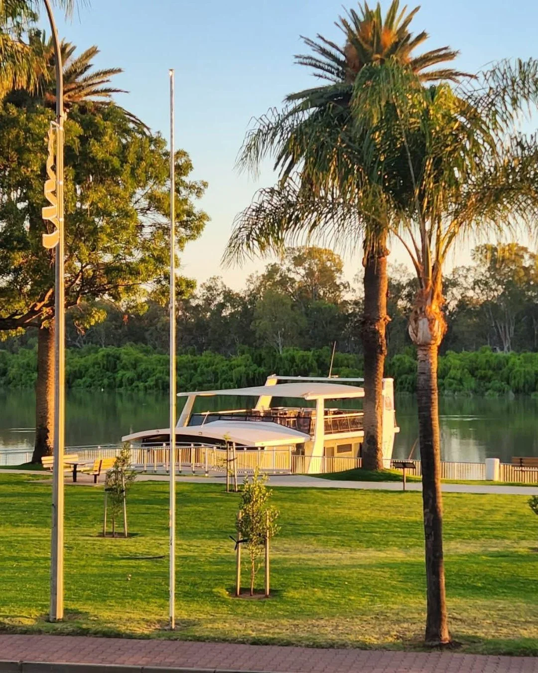 Slow mornings hit different in the Riverland.

Coffee on the balcony. The river rolling past. No alarms. No rush. Just a quiet escape at Hotel Renmark.

Book your next weekend away and settle into Riverland time. ☀️

#HotelRenmark #RiverlandSA #Visit
