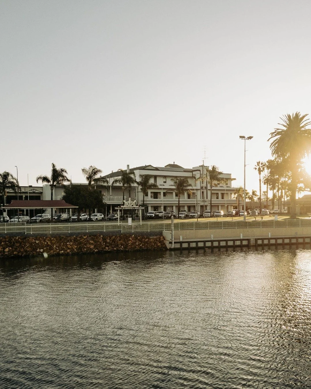 Trade traffic for river views this June long weekend.

A few hours from Adelaide and a world away from the chaos.

(08) 8586 6755 

#EscapeTheCity #HotelRenmark #RiverlandSA #WeekendAway #SouthAustralia