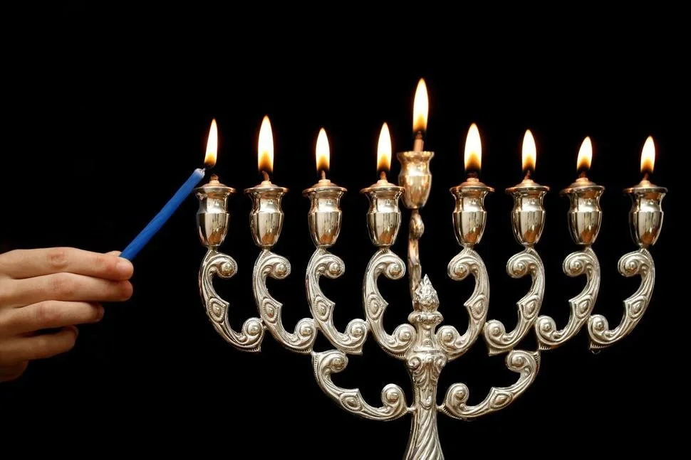 Chanuka First Night Lighting at the Angela Peralta / <span class="sqsrte-text-color--custom" style="color: rgb(32, 13, 243)">Primera Noche de Janucá al lado del Teatro Angela Peralta</span>