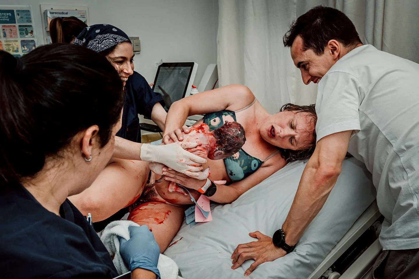This is the moment it all feels worth it. ✊🏼💫
#vbac #vbacsuccess #vbacwithoutfear #melbournedoula #melbournebirthphotographer #dueinnovember #dueinnov