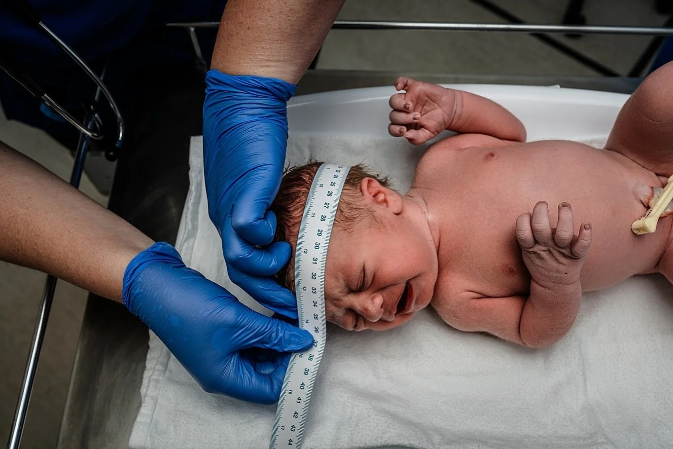 Baby stats! #headcircumference #babystats #birthphotography #melbournedoula