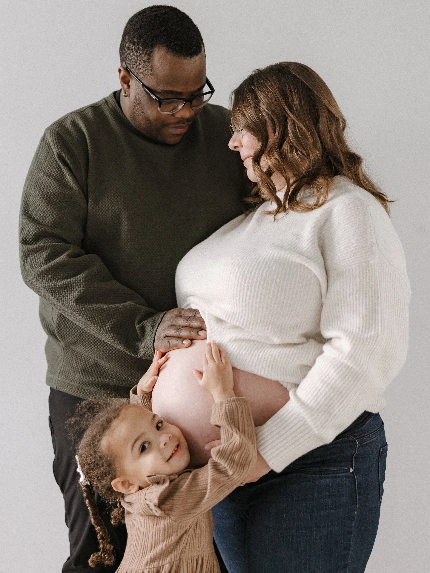 Maternity sessions that feel like ✨home✨ and include your family as it is before baby arrives.

One of my absolute favourite things about being a family photographer is watching as your family grows, and being privileged enough to capture all the sea