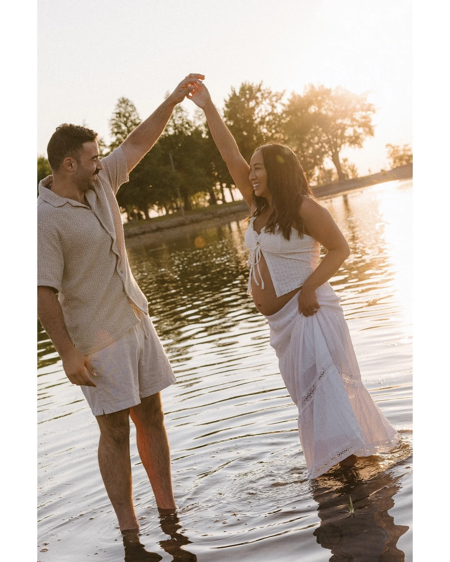 Thinking of all the parents starting their pregnancy journey this winter - know that your summer will be filled with full bellies and adorable baby smiles soon enough! 

&mdash;&mdash;

#ottawafamilyphotographer #ottawamaternityphotographer #summerba