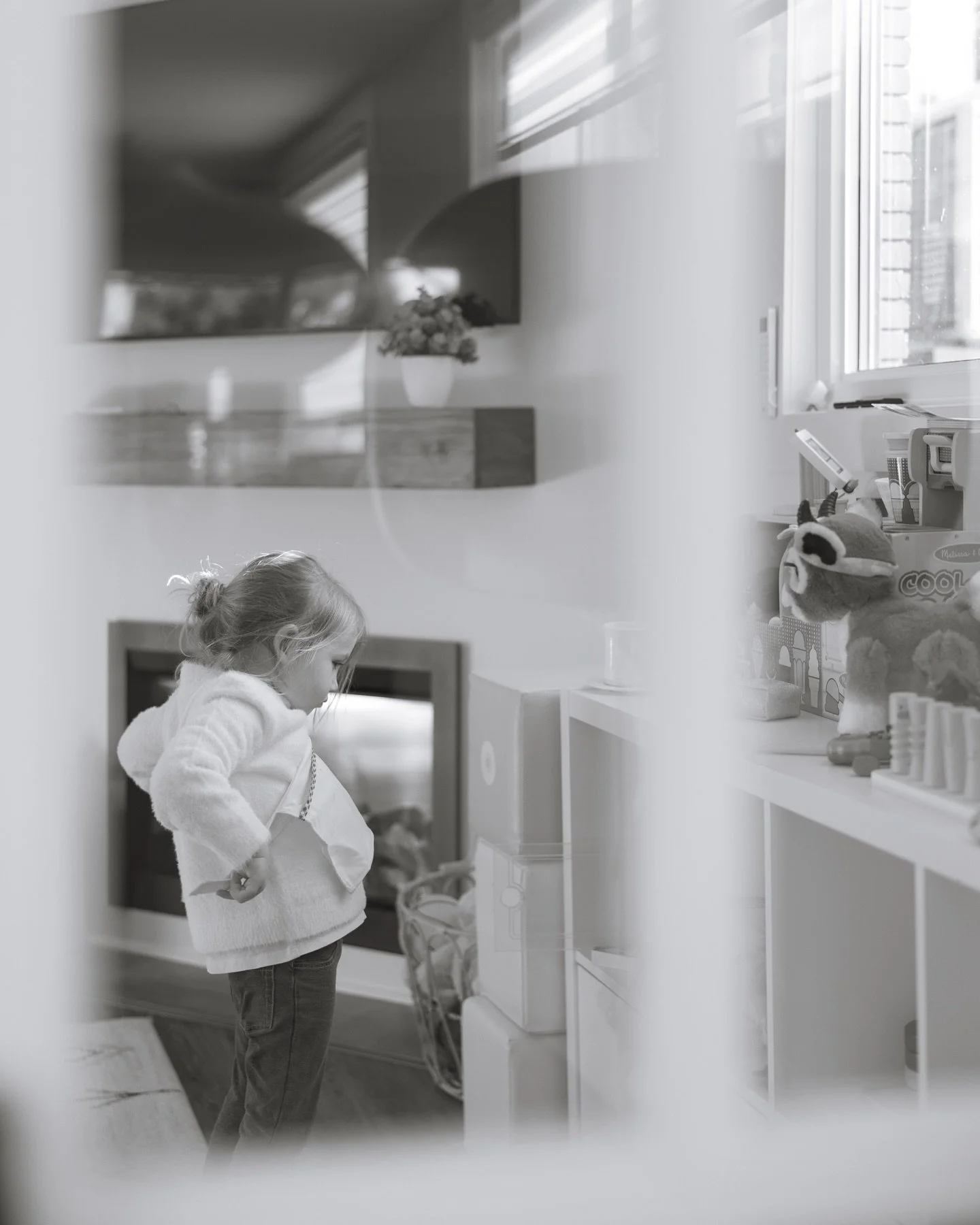 Welcome to Cafe M, the hostess with the mostest is also the cutest. Enjoy your cinnamon bun 💛

&mdash;&mdash;

I think at-home newborn sessions are perfection incarnate because everyone can just be themselves. Like you know M is making cinnamon buns