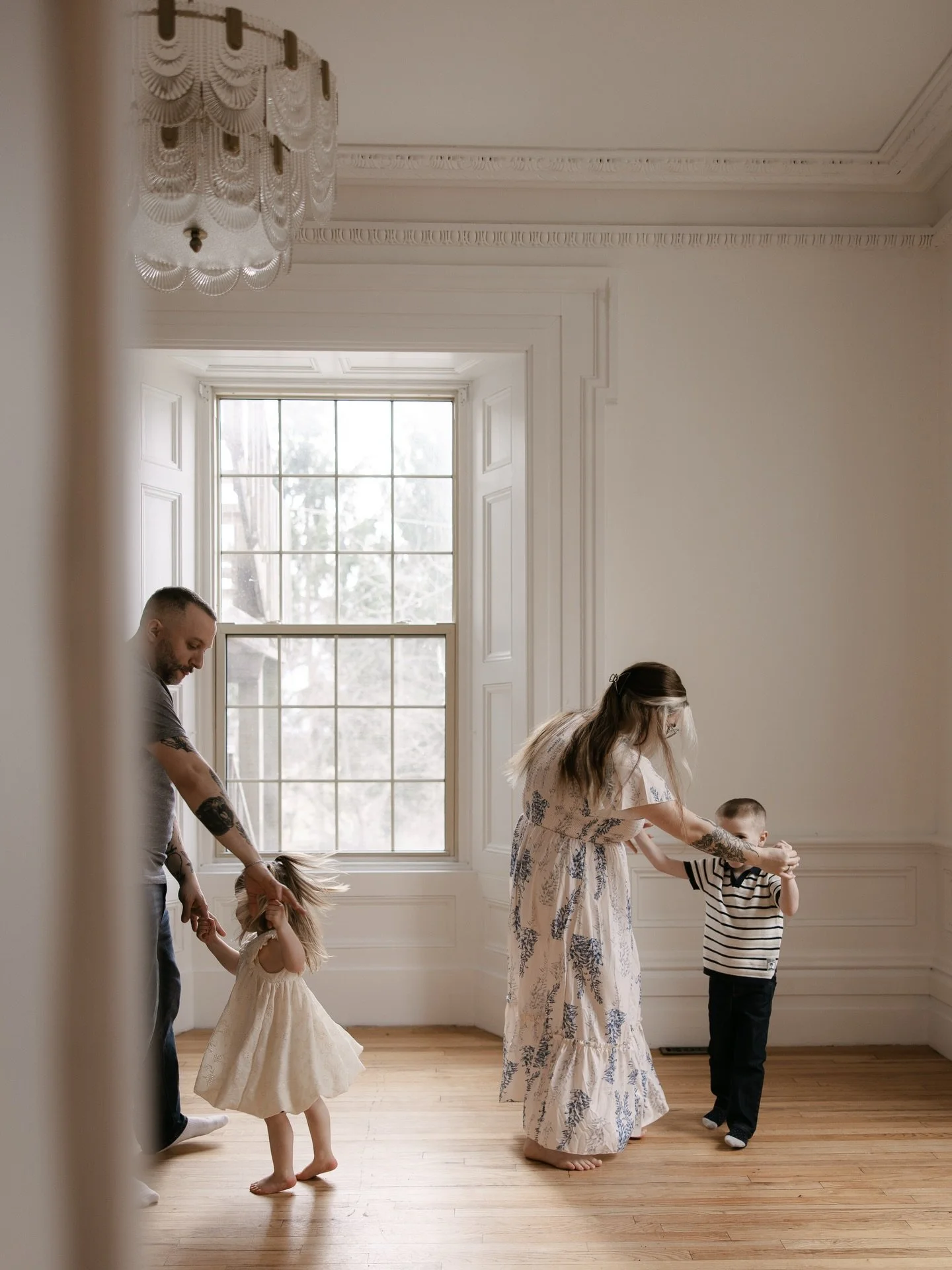Capturing the dancing, laughter, kisses and slow cuddles this moment in childhood holds. 

&mdash;&mdash;

#ottawafamilyphotographer #ottawaminisession #capturingchildhood @heartfulmagazine @thebelovedjournal @mthrmagazine @famfeatures