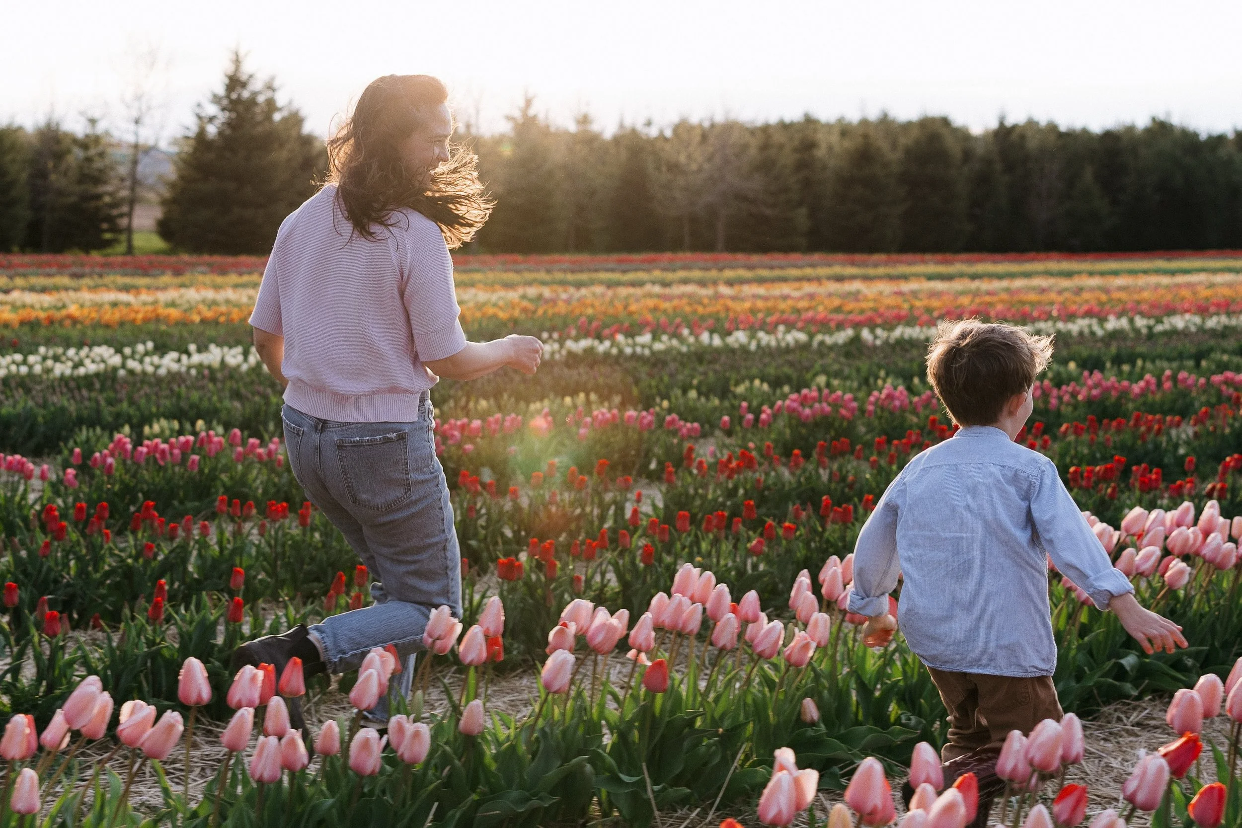 Today marks the end of the season for @green.corners.farm (pictured here) and @summerhaventulips (my other fav family run tulip field outside the city) and while I photograph at both places every single year, and talk about them at length, I feel the
