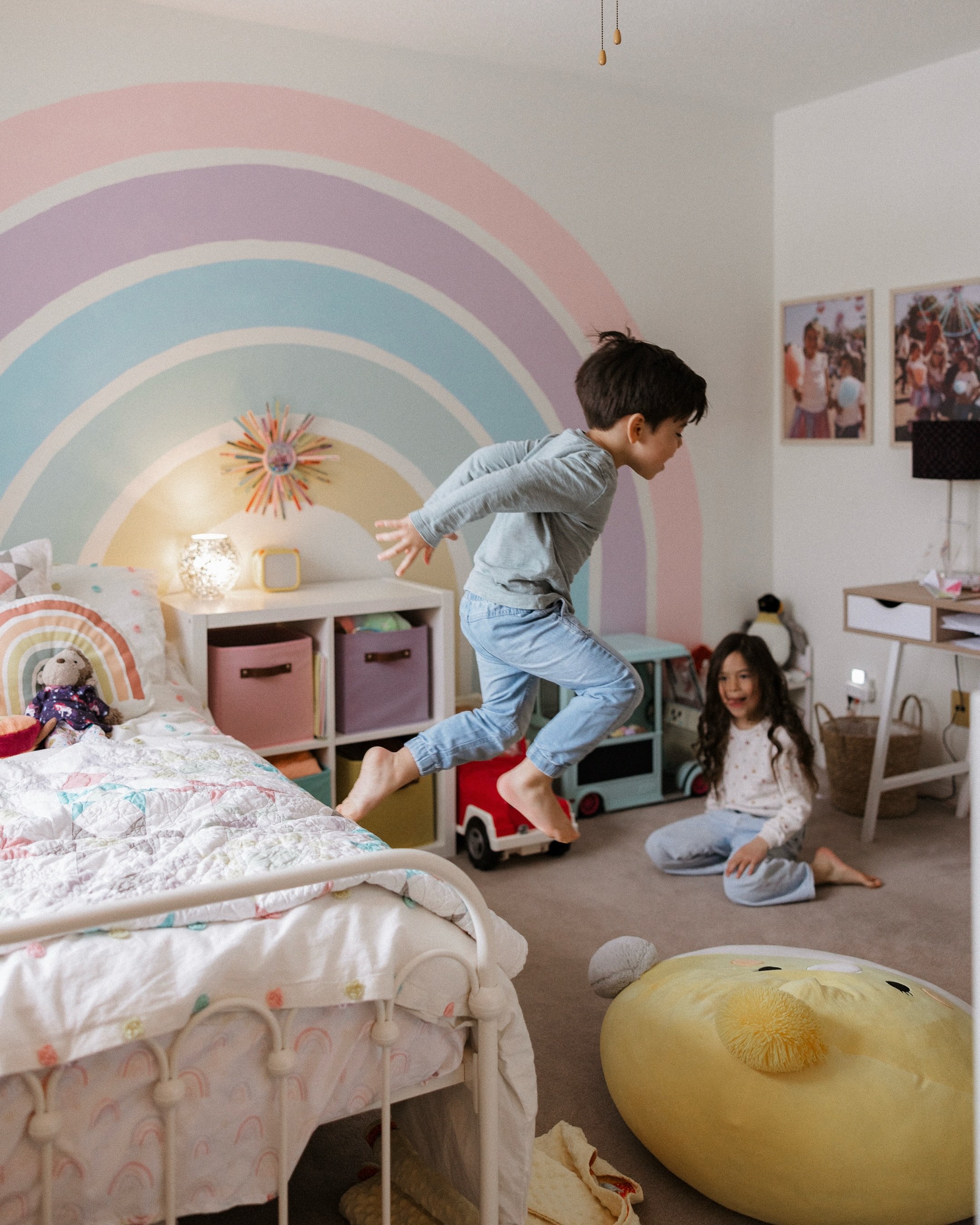 Staying still? Not on my watch.

I have been photographing this fam since L was born and I swear it gets more and more fun every single time! 

Tickle attacks? ALWAYS
Jumping on (and off) the bed? HECK YES 

The more we move and play and interact, th