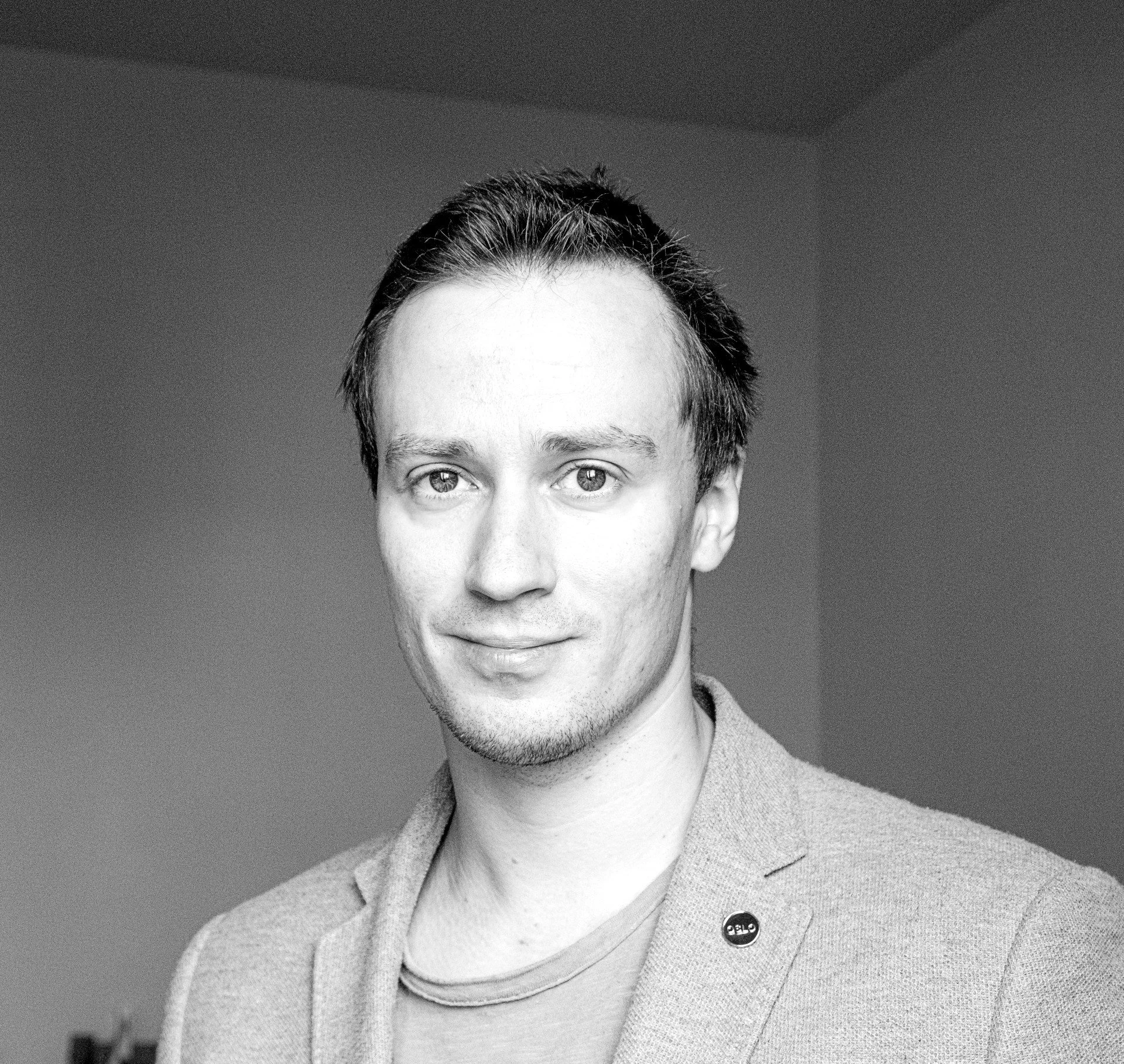 Lukas profile527.jpg