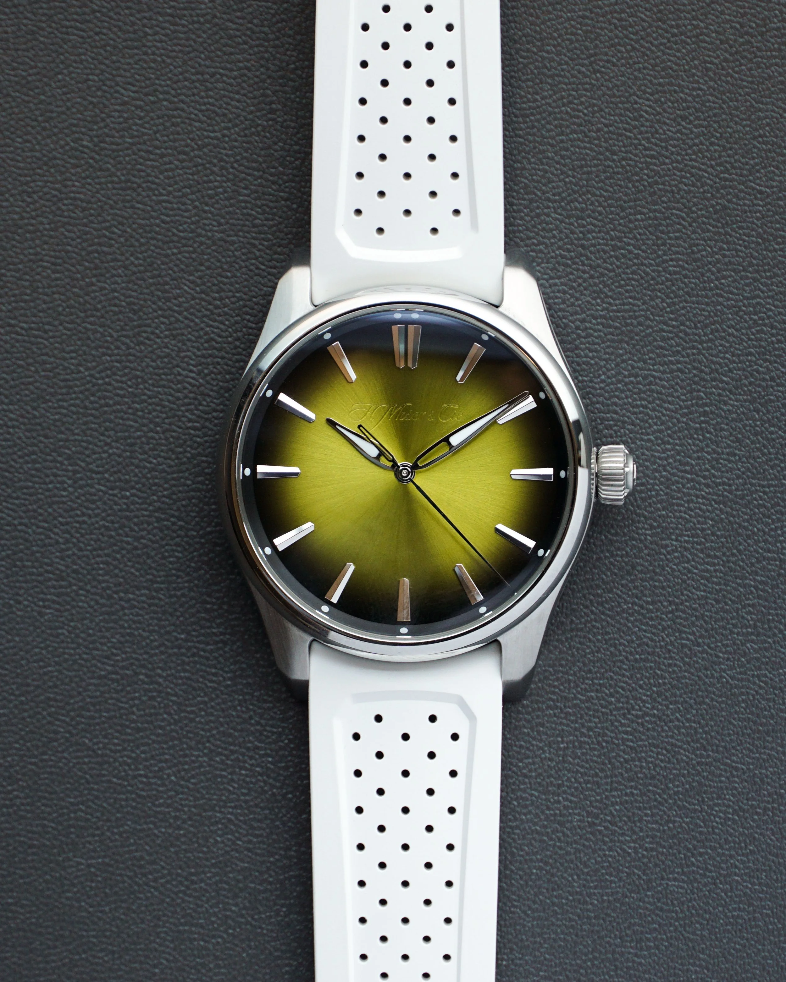 H.Moser & Cie Pioneer Centre Seconds Sunny Side-Up 3201-1200