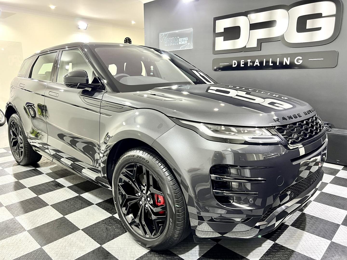 ⭐️⭐️ 2022 RANGE ROVER EVOQUE ⭐️⭐️

This brand new little Rover came to us only 2 days after the owner drove it off the showroom. The perfect way to protect your new investment. 
From Dealership to DPG. 

🤔 Do you have a new car on order? With longer