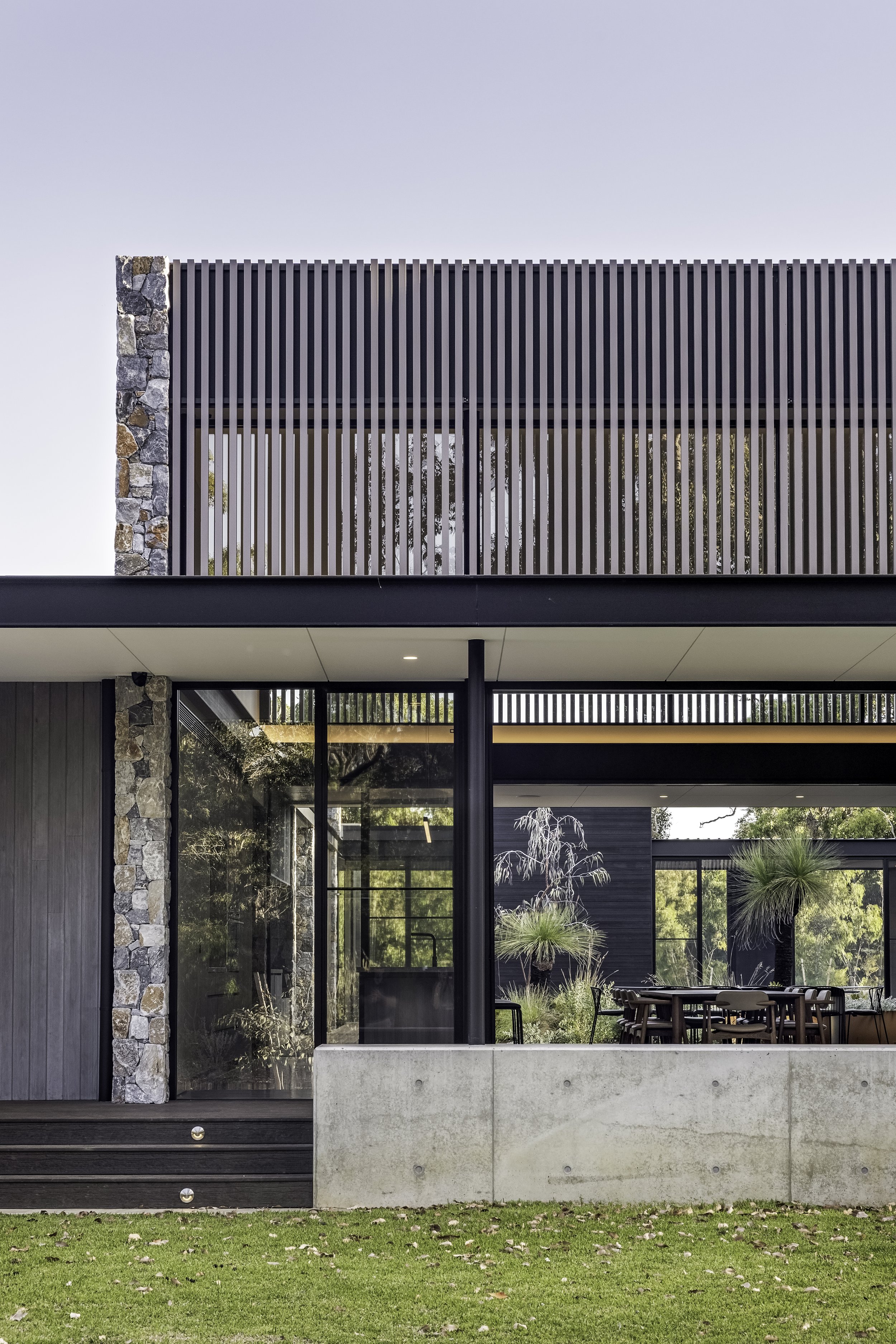 Caves5624_Externals_Back-8.jpg